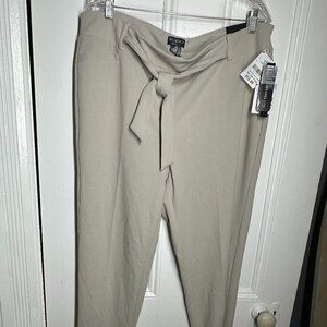 Soho Women’s Beige Tie Waist Ankle Pants – Size 2X, NWT